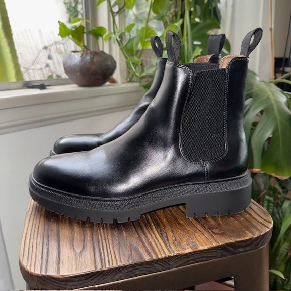 Mens Black Faux Leather Chelsea Boots Lug Sole Pull On Ankle Booties Size 42/9 - Picture 1 of 7
